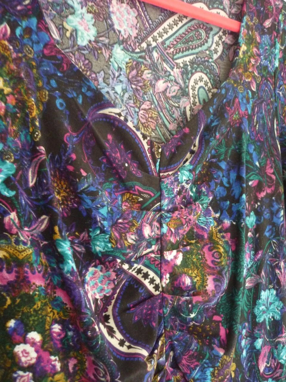 Vestido morado con motivo y mangas 3/4 Talla 38 – photo 4